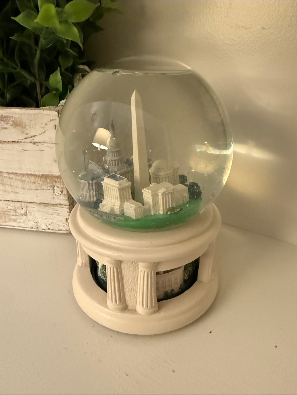 Vintage Lord & Taylor Washington DC Musical Snow Globe Landmarks 7.5”